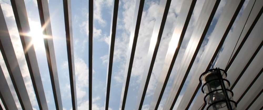 terrazas con pergolas de hierro