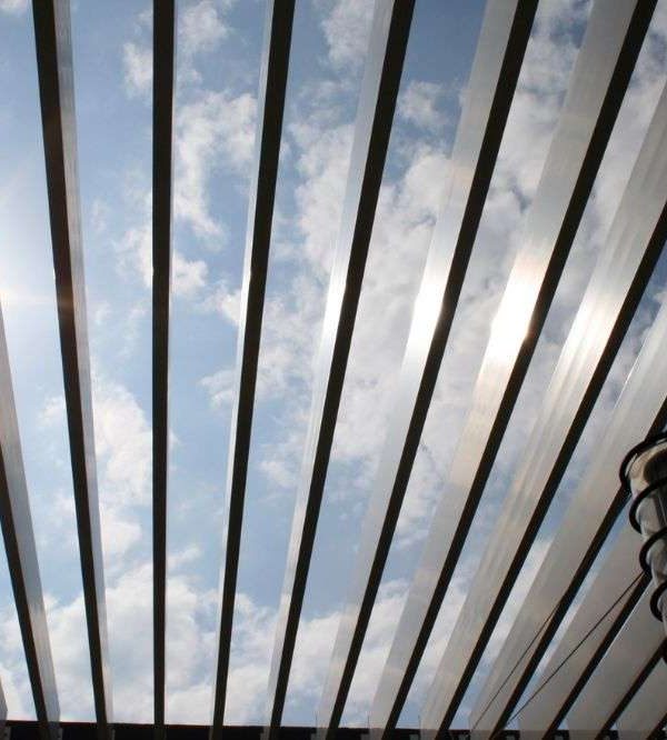 terrazas con pergolas de hierro