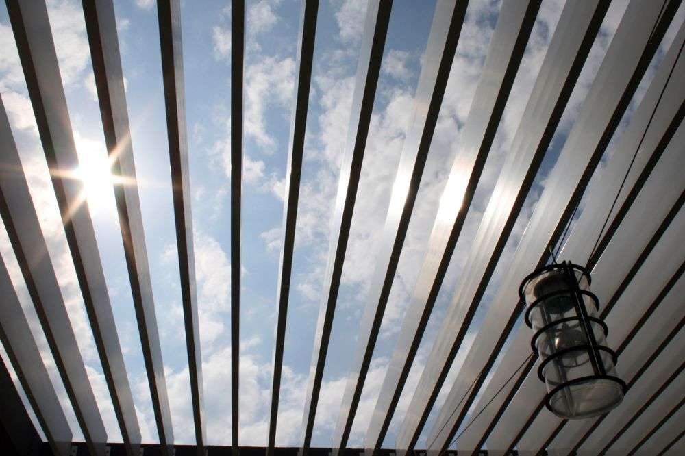 terrazas con pergolas de hierro