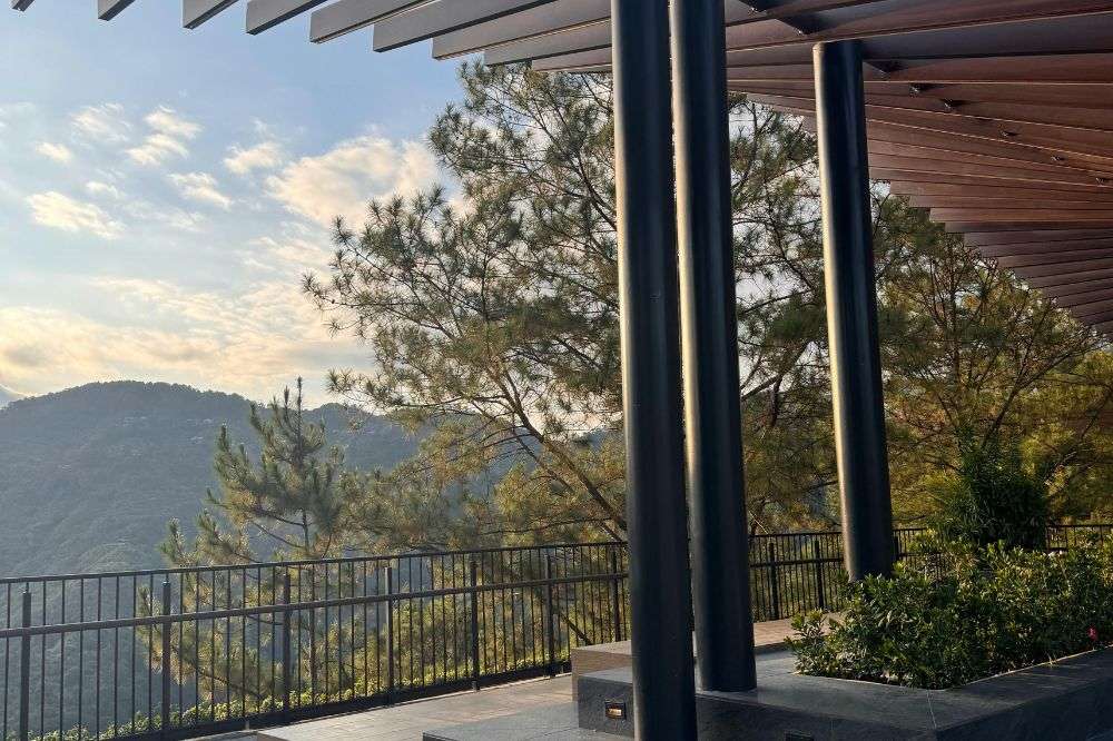 terrazas con pergolas de hierro